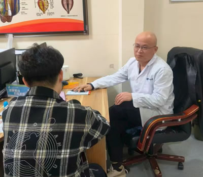 玉树藏族自治州|男科医师高朋磊：守护男性健康，专业男科诊疗